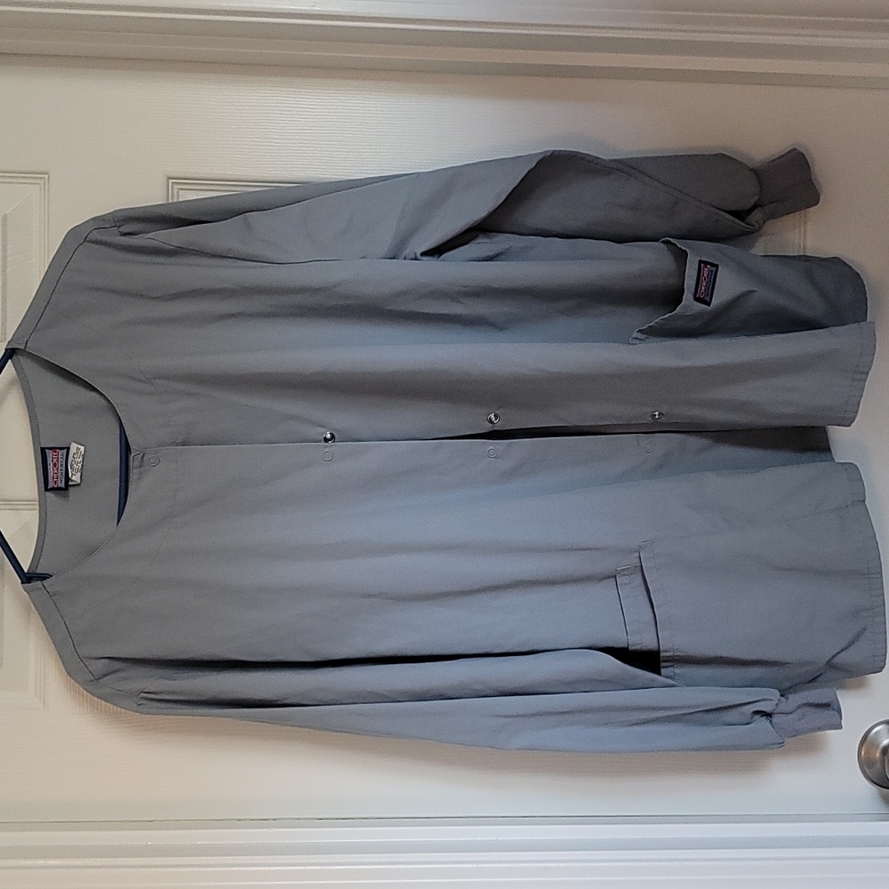 Cherokee Long-sleeved scrub top button up gray gently used size xl